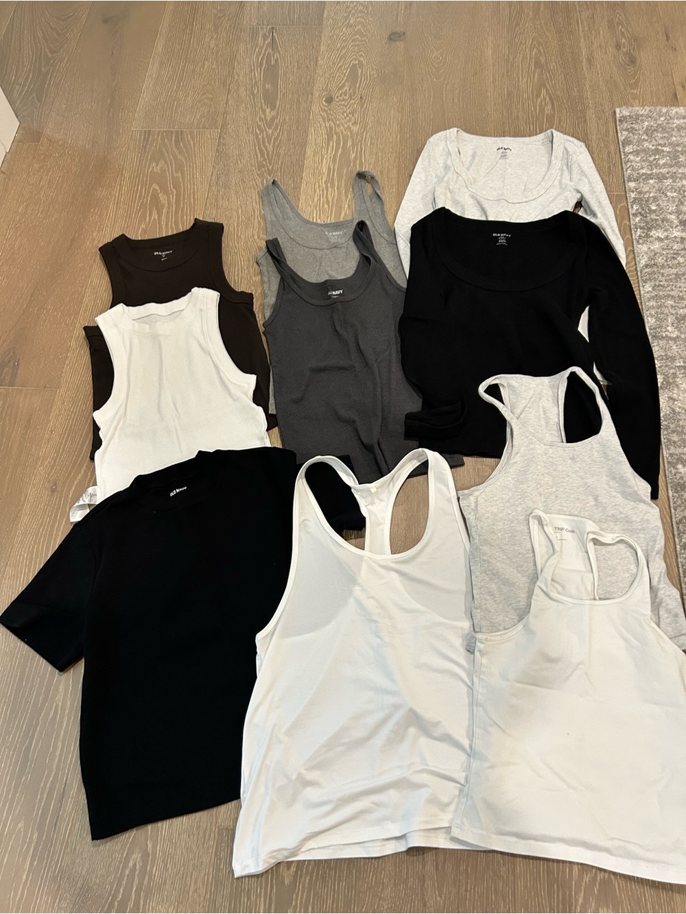 Great value! Bundle of basic tops XS